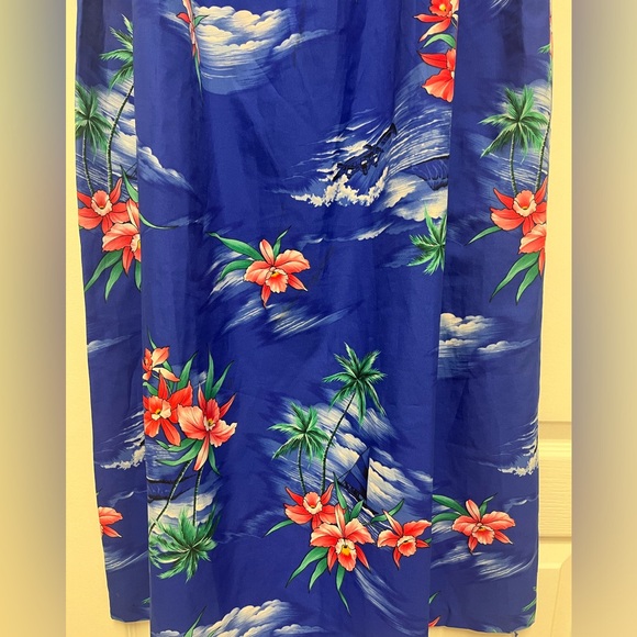 Vintage 1970’s Blue Hawaiian Made Floral MuuMuu - Picture 2 of 6
